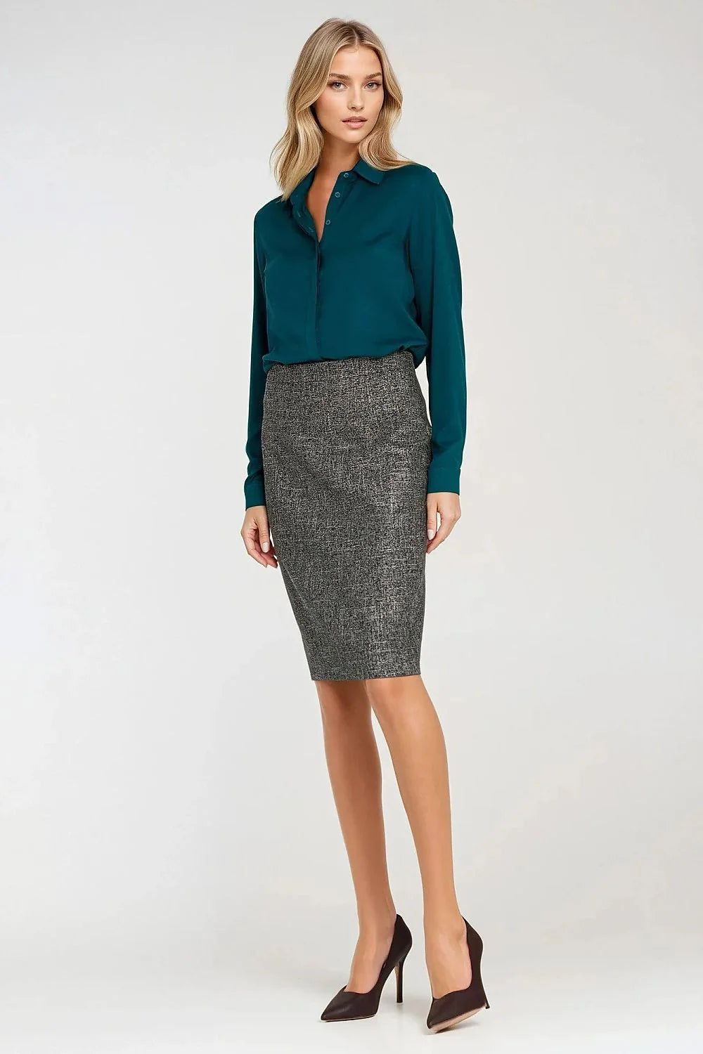 chemise manches longues viscose soyeuse vert émeraude col classique patte boutonnage dissimulée poignets boutonnés coupe régulière tombé fluide élégante minimaliste