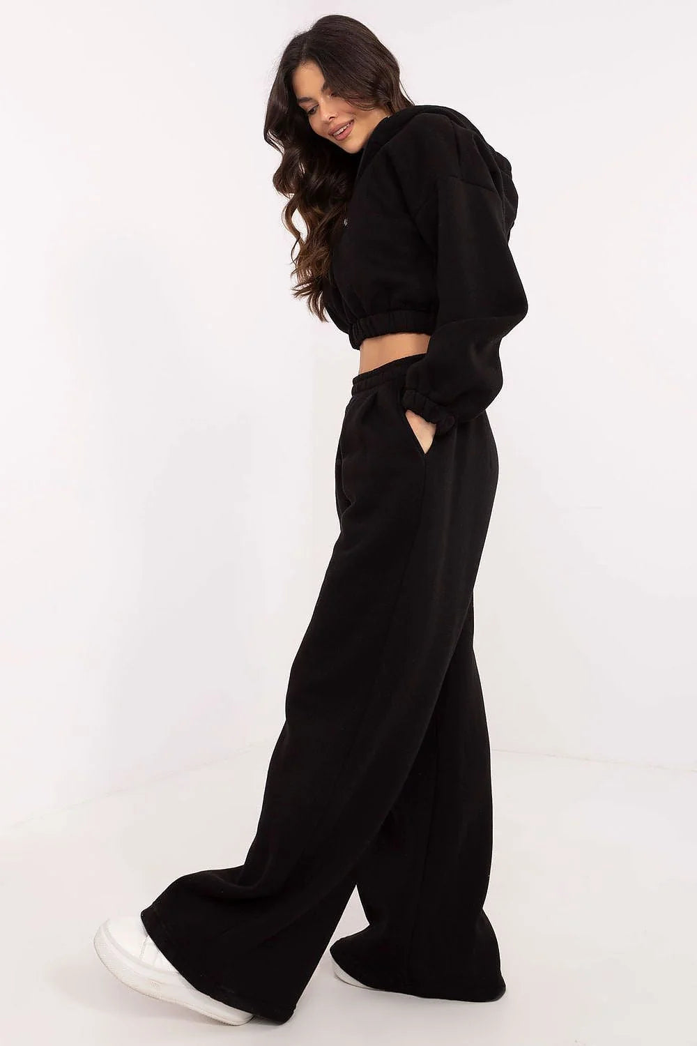 Ensemble femme décontracté modern style sweat longues manches pantalon ample couleur noire matériau coton doux
