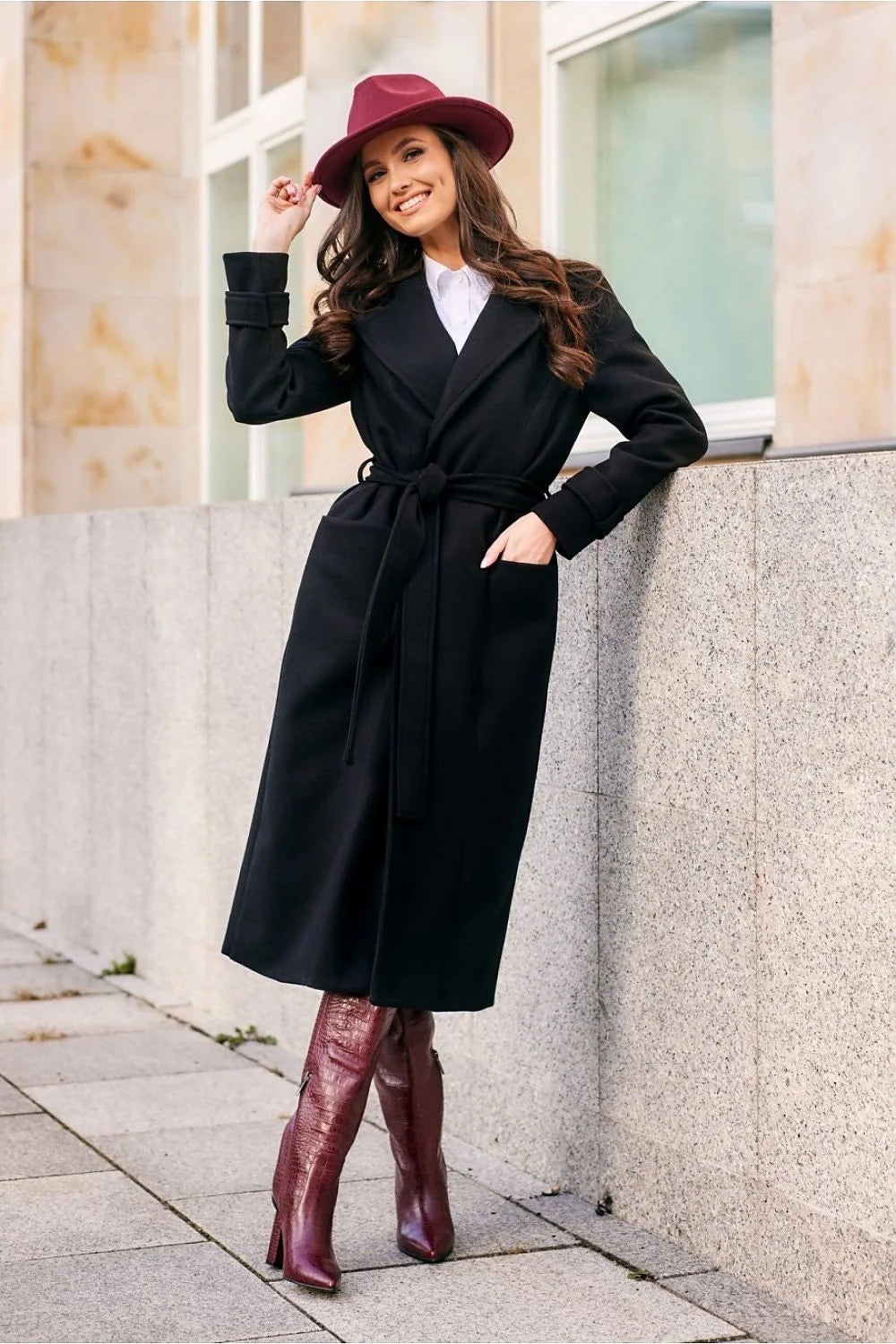Manteau élégant pour femme long coupe droite laine noire automne-hiver ceinture poches envers large