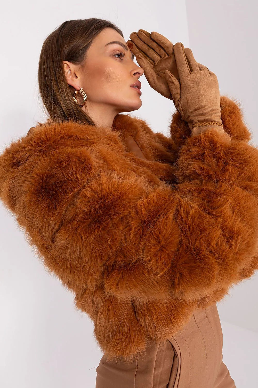 gants féminins élégants contrastés tissu lisse polyester spandex extensibles broderie florale tactiles pouce index bretelles tressées poignets sophistiqués brun rouille