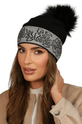 bonnet femme hiver tricot noir bande grise roses jacquard pompon fausse fourrure doux chaud ajustée Kamea