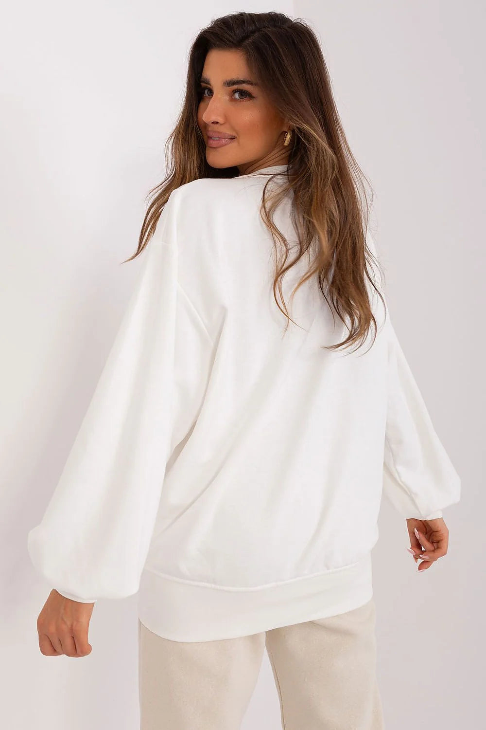 sweatshirt femme oversize blanc cassé molleton doux col rond manches bouffantes coutures décoratives V bordcote ourlet ample confortable minimaliste