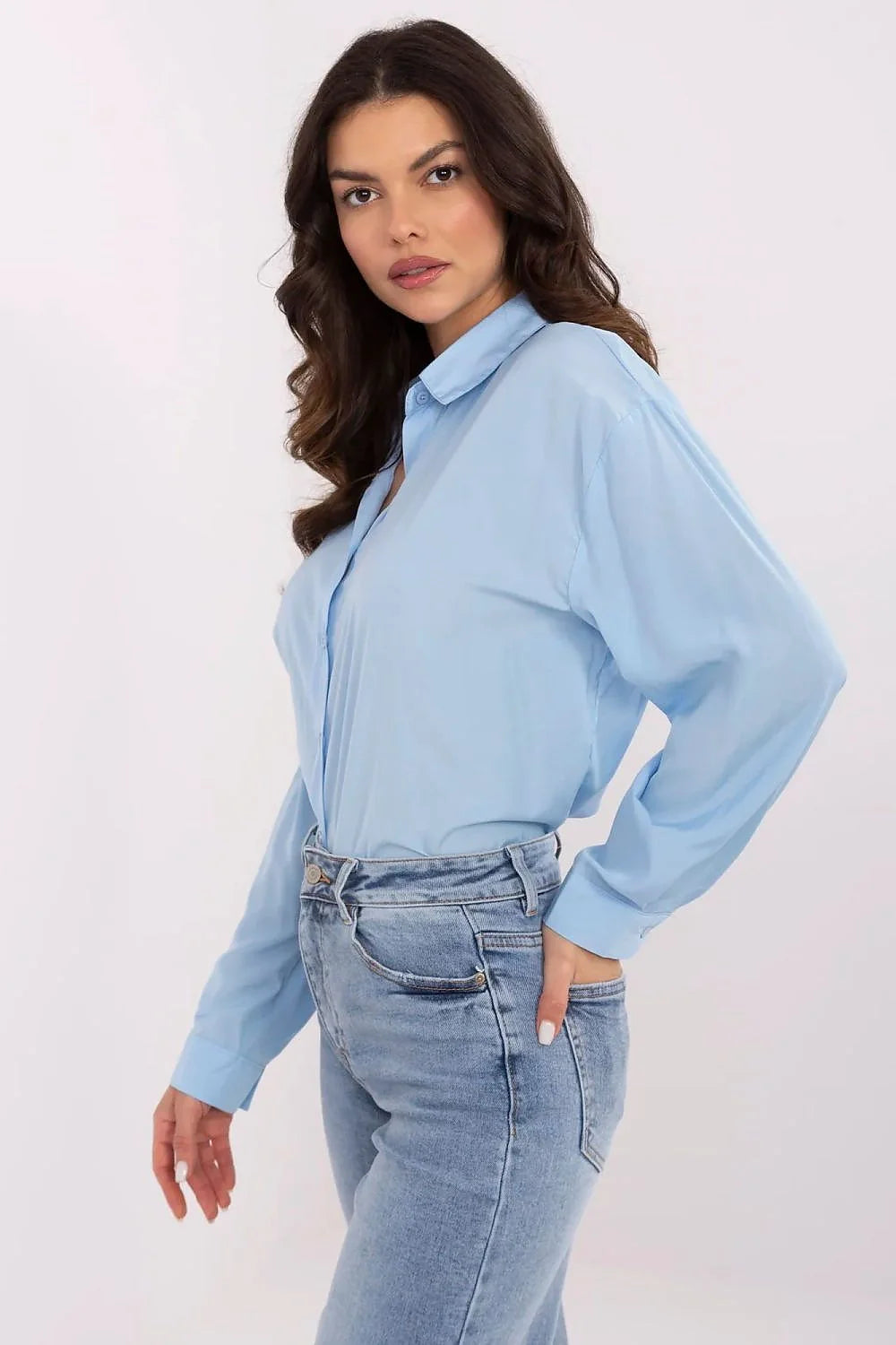 Chemise élégante pour femme manches longues coupe ample bleu pastel tissu fluide occasionnel versatile
