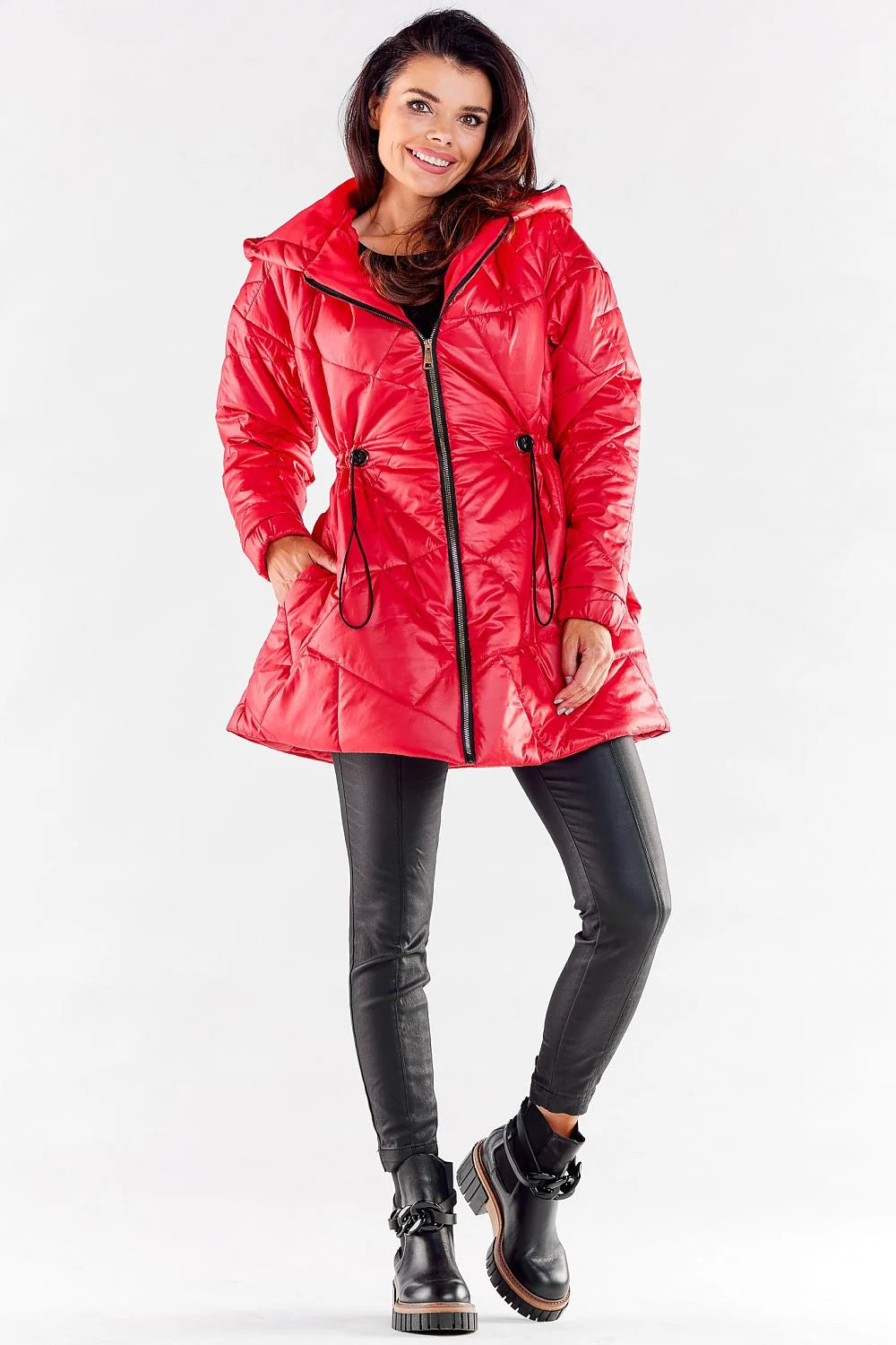Manteau d'hiver pour femme moderne fonctionnel coupe évasée longueur midi capuche ajustable fermeture éclair cordon taille tissu brillant surpiqûres géométriques élastiques poignets polyester