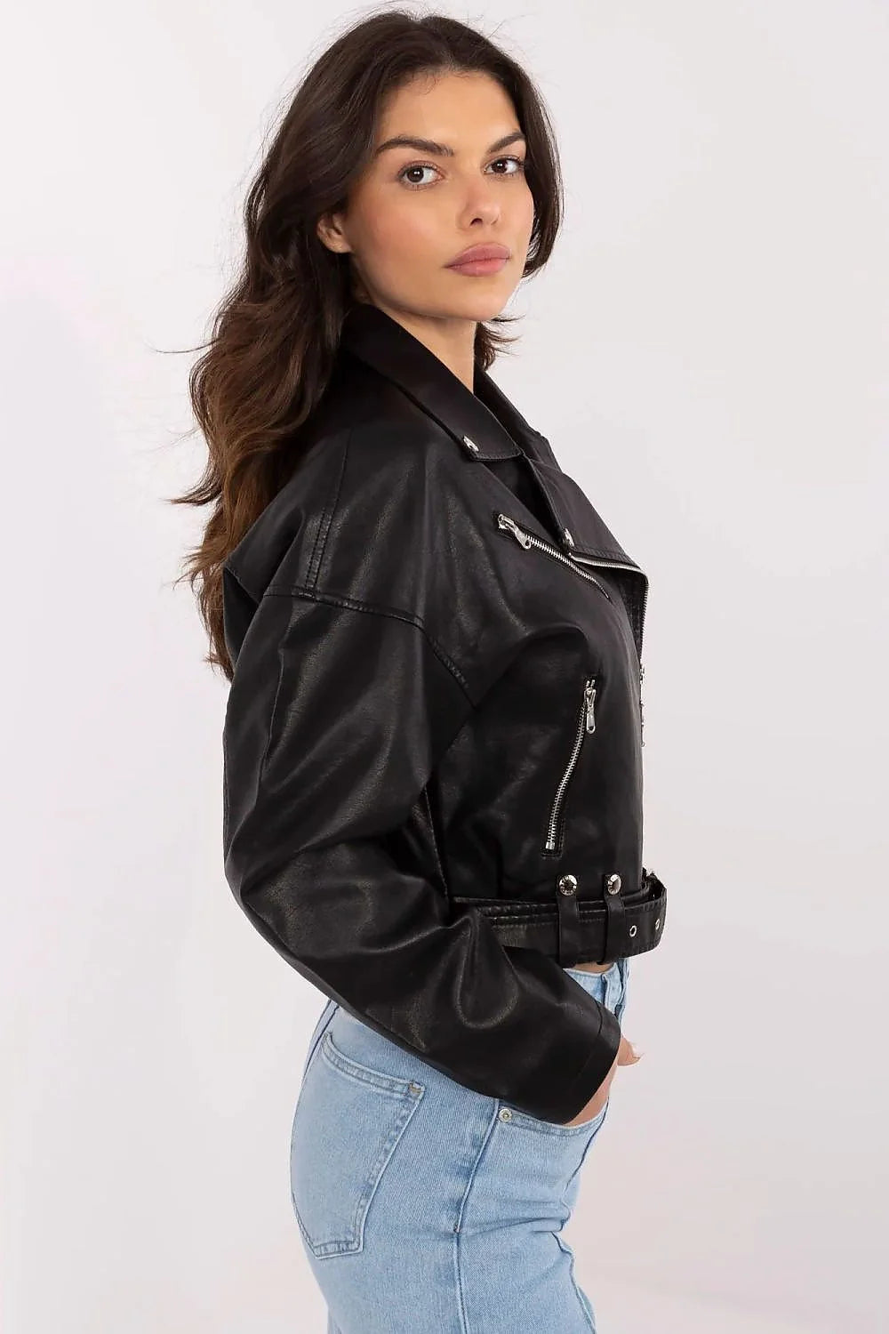 Veste en simili-cuir noire style motard cropped col à revers manches longues ceinture intégrée femme
