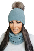 Ensemble Kamea hiver femme bonnet écharpe maille laine alpaga pompon fausse fourrure couleur turquoise snood style moderne confort thermique