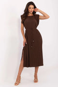 Robe midi plissée sans manches couleur marron foncé avec ceinture ajustable femme polyvalente pour occasions quotidiennes et festives