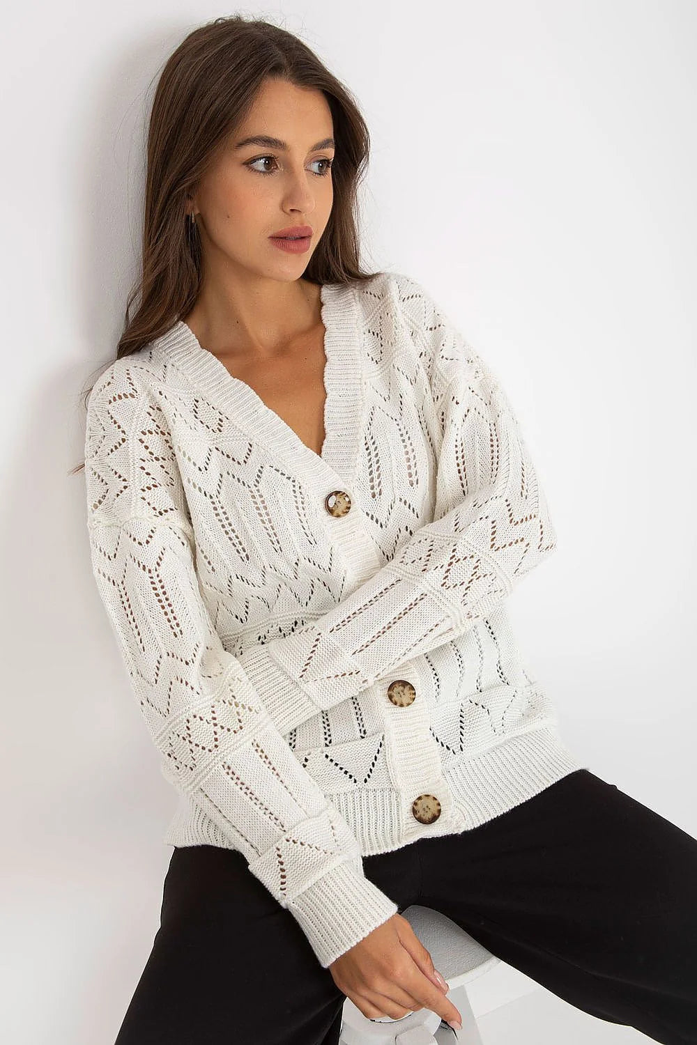 cardigan femme maille ajourée pointelle ivoire gilet boutonné colV coupe relaxed oversize tricot léger bordures côtelées boutons écaille