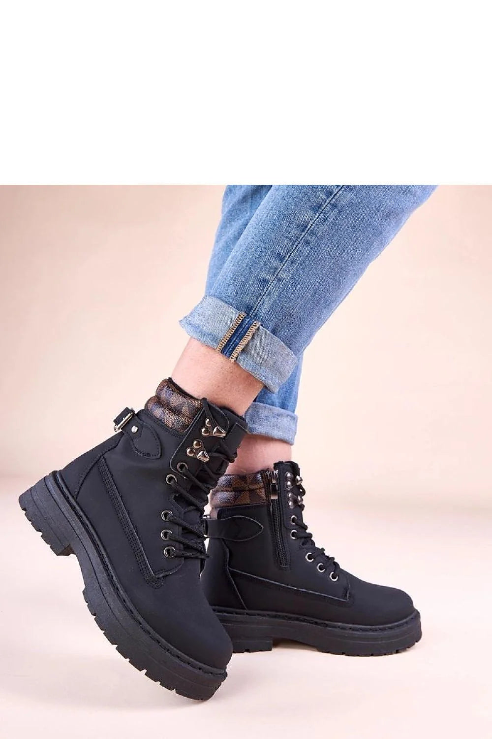 bottes trappeur femme noires ecocuir matelassees montantes rangers similicuir rembourrees metallisees lacets crochets fermetureeclair boucle decorative semelle plateforme crantee antiderapante