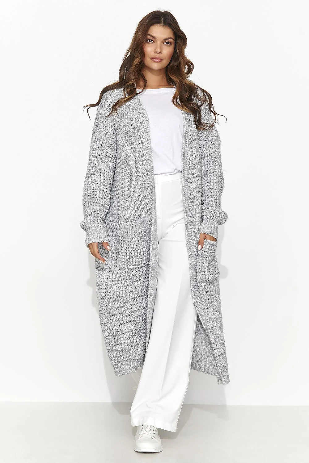 Cardigan Numinou pour femme long oversize tricot gris clair manches longues poches V-neck élégant mode automne hiver