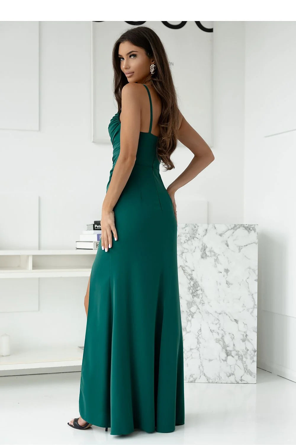 Robe longue élégante soirée vert émeraude ajustée bretelles spaghetti fente longue Polyester 35 % Élasthanne 5 % Coton 60 % femme