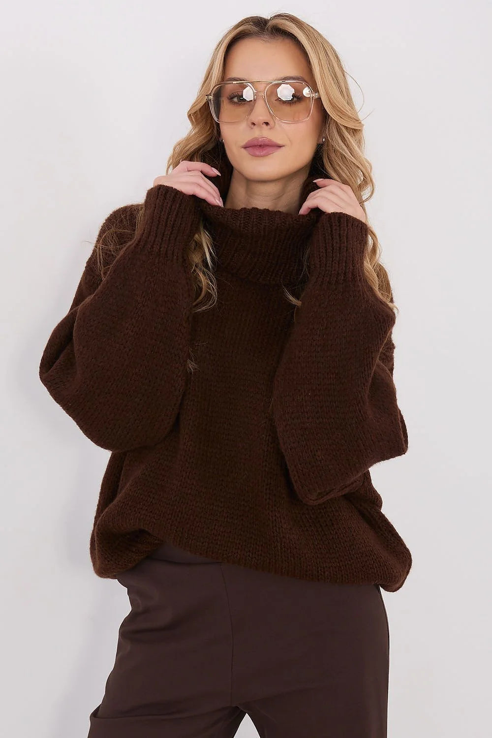 pull femme col roulé oversize chocolat maille épaisse mohair acrylique nylon mélange doux moelleux manches ballon bords côtes