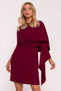 robe soirée cocktail courte bordeaux cape asymétrique drapée manches cascade crêpe lisse brillante subtile élégante ajustée silhouette féminine confortable polonaise