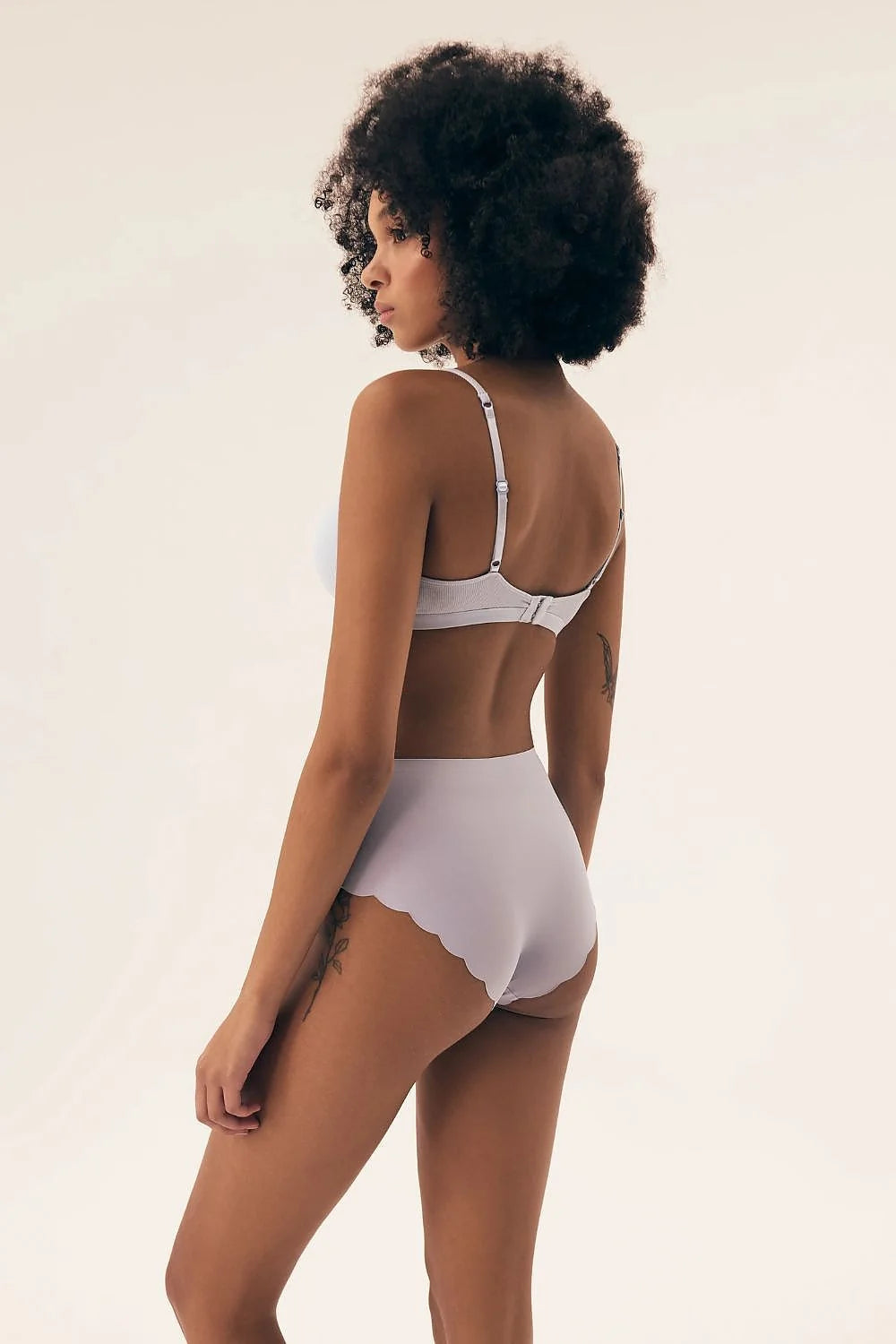 Ensemble de sous-vêtements féminin Culottes Henderson, soutien-gorge triangle sans armatures, dentelle, taille haute élastiquée, matériau doux, couleur lavande claire, design élégant, français