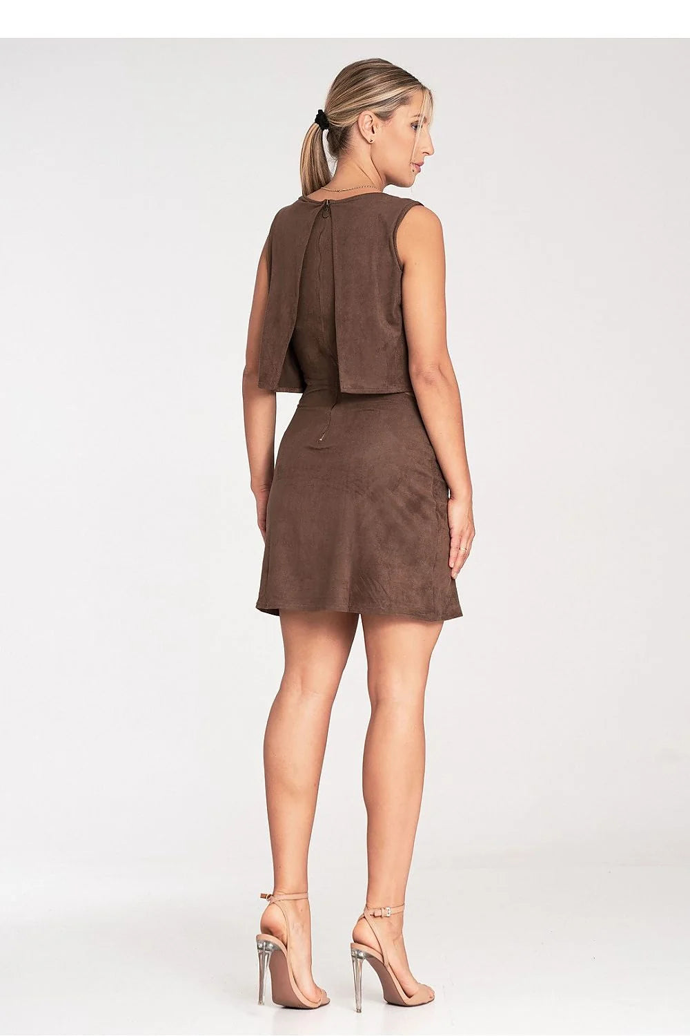 Robe de soirée élégante sans manches couleur marron texture douce coupe droite près du corps longueur genoux fabric overlay buste