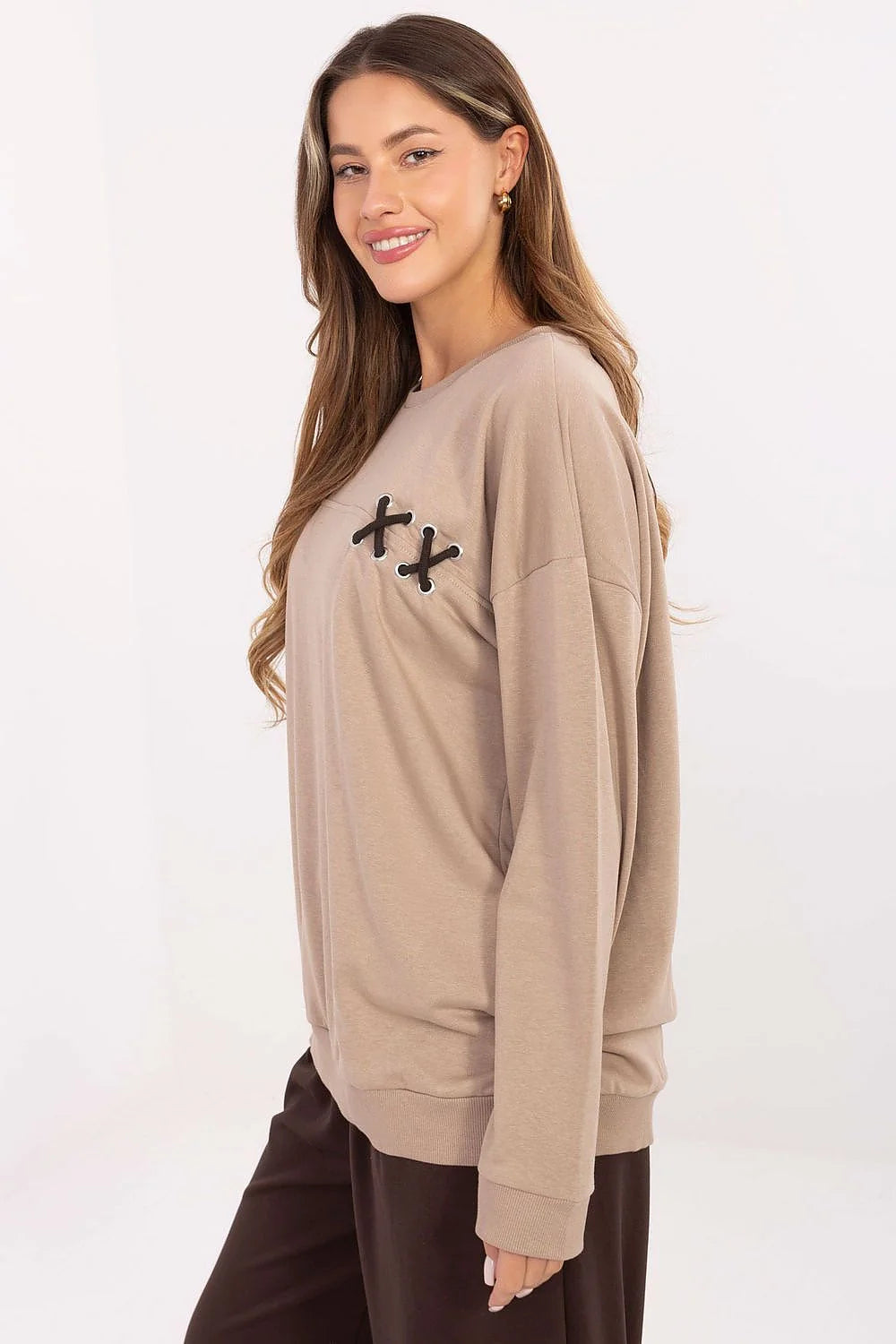 sweatshirt oversize femme coton polyester beige taupe col rond manches longues laçage œillets métalliques décontracté confortable doux