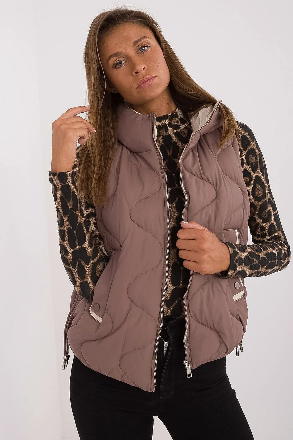 gilet matelassé sans manches doudoune femme taupe rosé coupe courte col montant rembourré polyester ondulé fermeture éclair double curseur