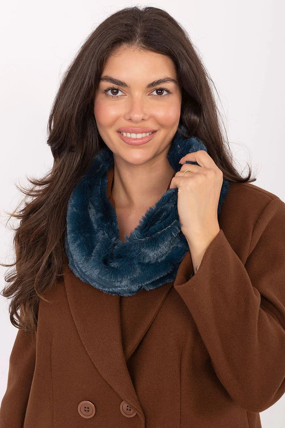 snood tour cou fausse fourrure bleu canard profond tubulaire large volumineux pelage synthétique court dense ultra doux chaud