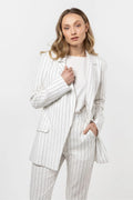 Veste blazer AWAMA en lin rayures verticales blanc cassé noir coupe longue ajustée femmes