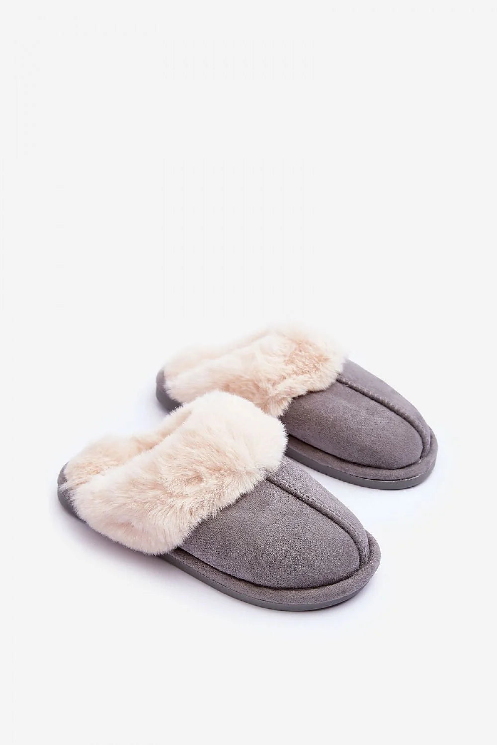Pantoufles Step in style en suédine grise fourrure blanche crème pour femmes, design mule confortable et élégant, intérieur douillet, semelle épaisse 2 cm, taille ajustable