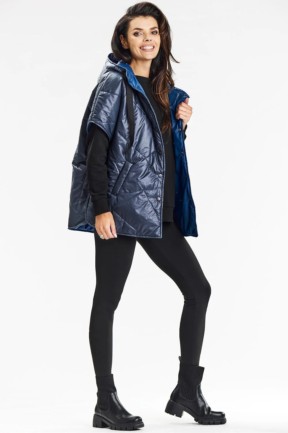 Veste poncho matelassé sans manches pour femmes, style moderne, design losanges, capuche, fermeture pressions, polyester résistant, idéal pour quotidien et voyage