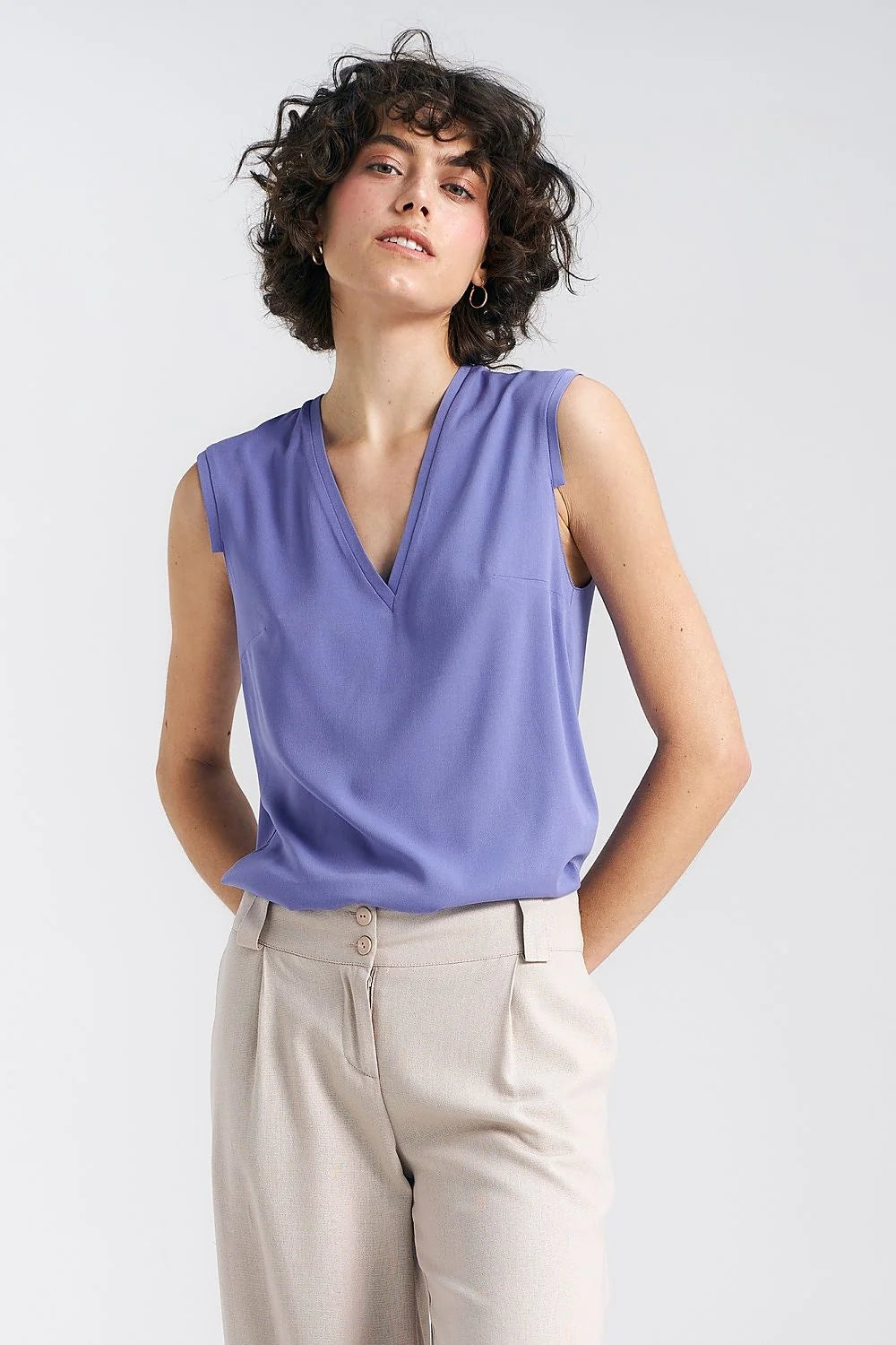 Chemisier Nife en viscose sans manches encolure en V violet doux coupe droite finitions élégantes femme