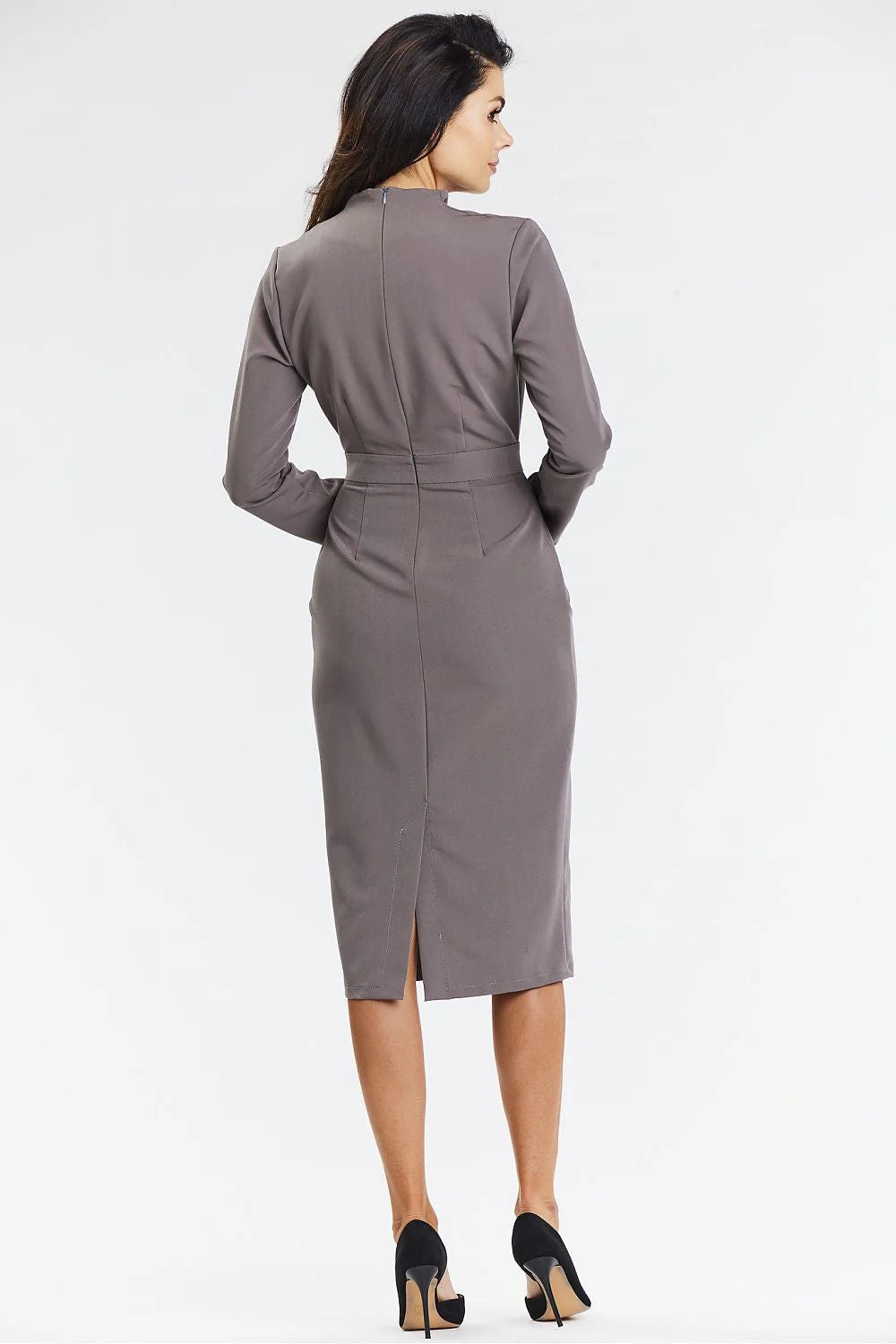 robe midi taupe viscose manches longues encolureV ajustée ceintureintégrée fourreau professionnelle élégante structurée confortable sophistiquée finitionsoignée silhouetteajustée polyvalente bureau gala
