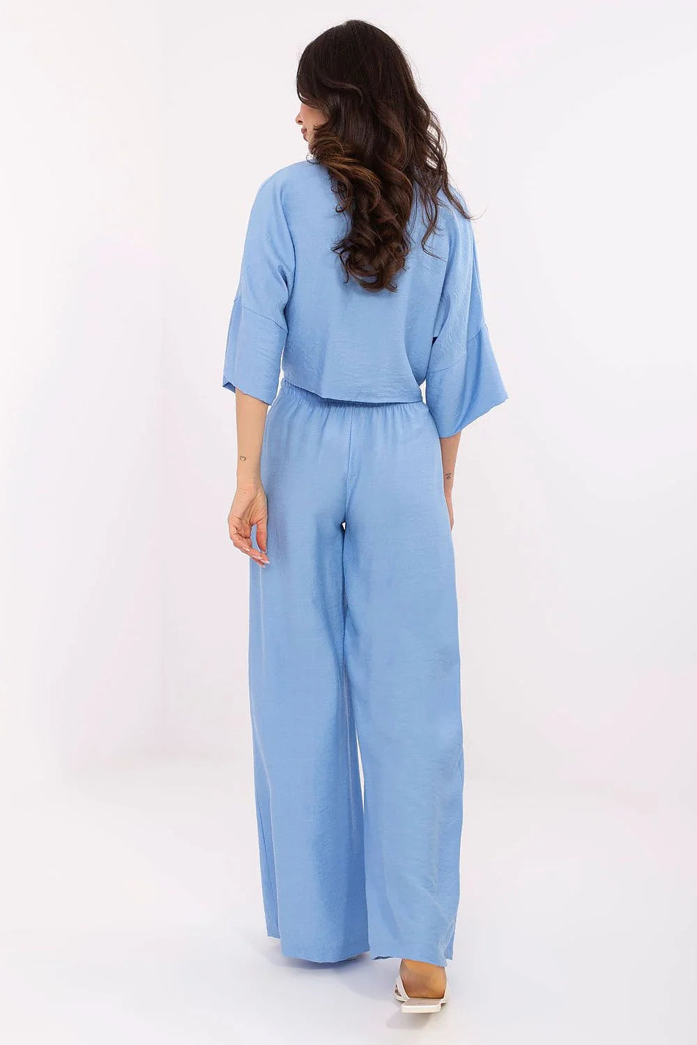 Ensemble féminin Och Bella chemisier manches courtes pantalon taille haute bleu pastel matière aérée look décontracté