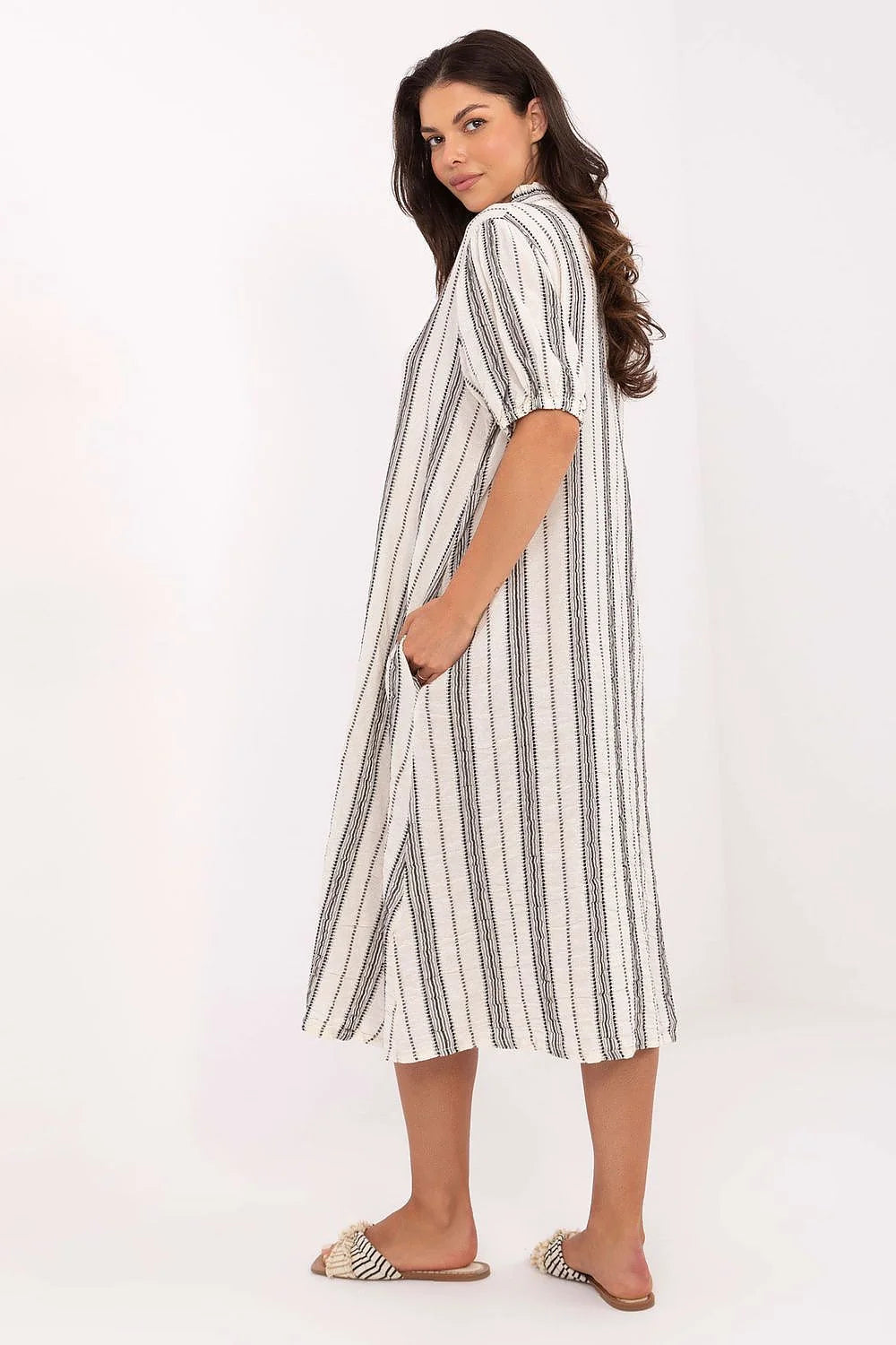 Robe de jour Och Bella style bohème oversize manches courtes col chemisier rayures verticales blanc crème tissu léger respirant femme