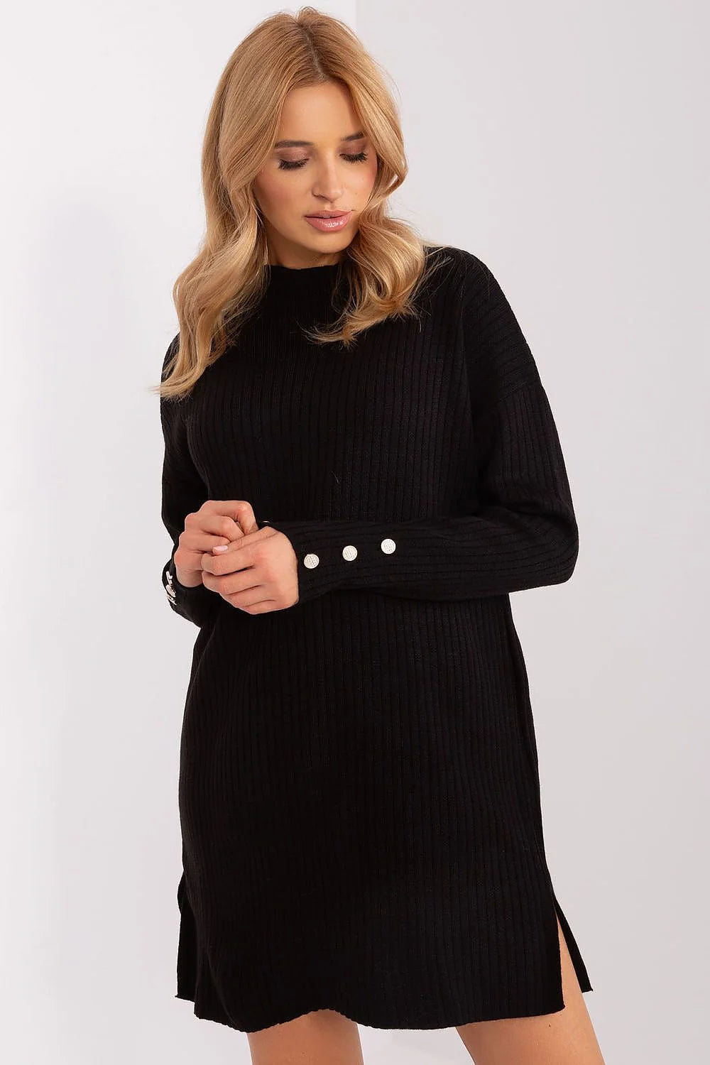 Robe pull femme élégante style moderne maille côtelée manches longues col rond noir uni fente latérale