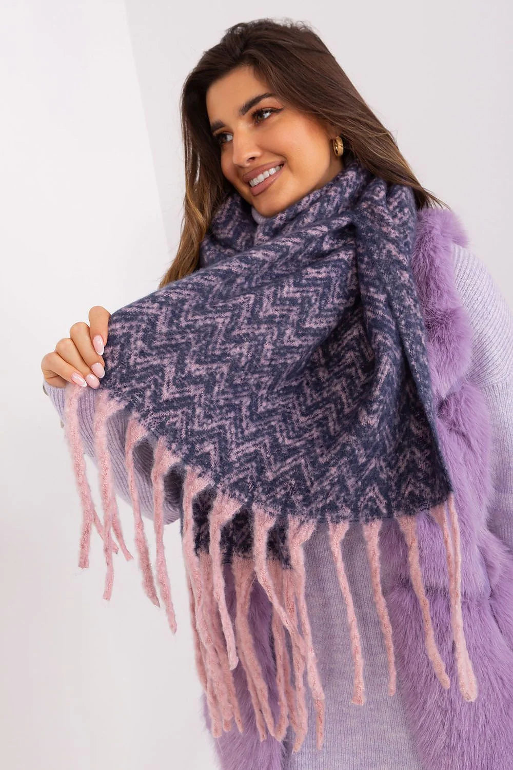 Écharpe longue motif géométrique bleu marine rose pastel automne hiver polyester résistant châle franges larges femme