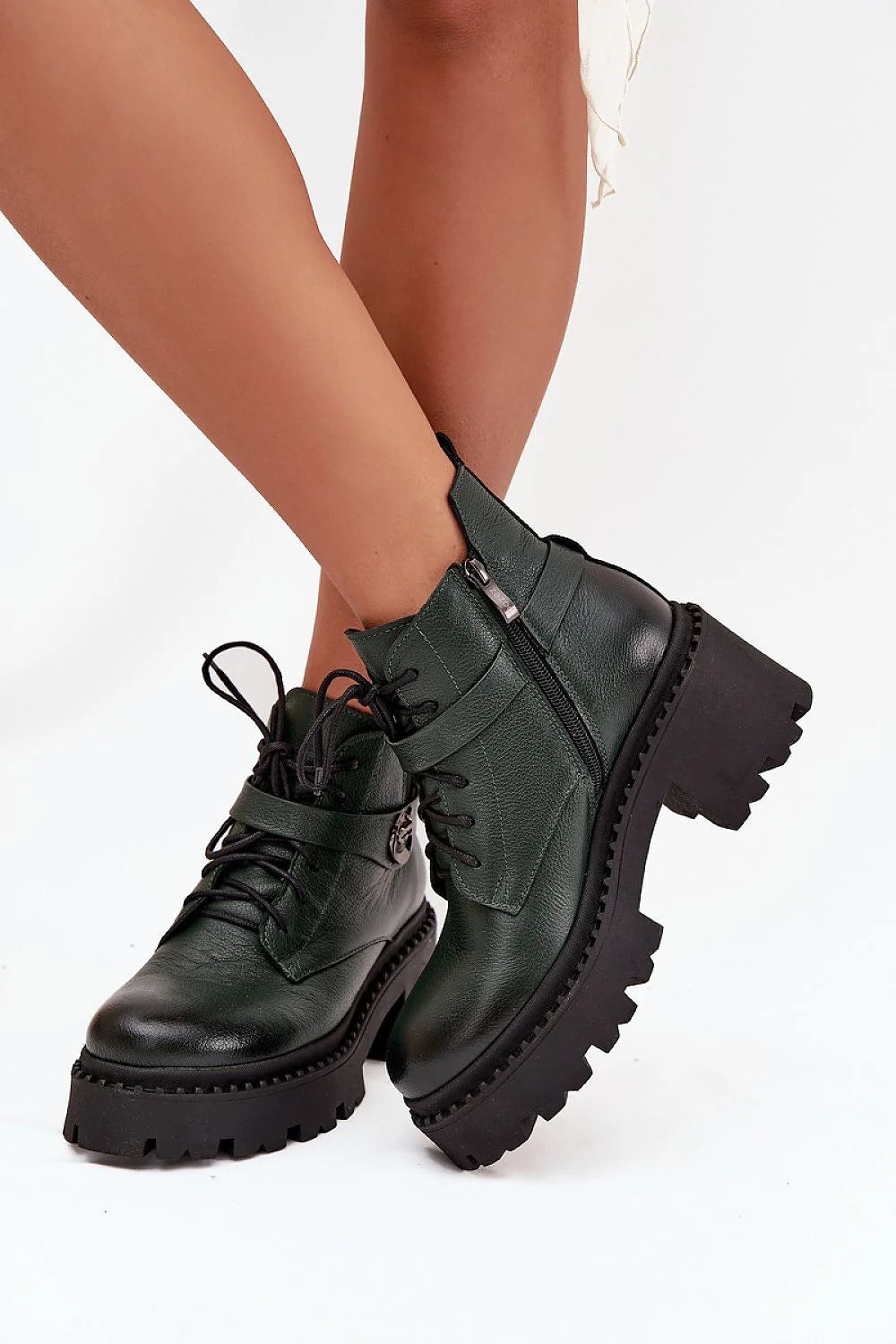 bottes femme cuir naturel vert forêt grainé bout rond semelle plateforme crantée talon bloc fermeture éclair latérale lacets réglables feutre