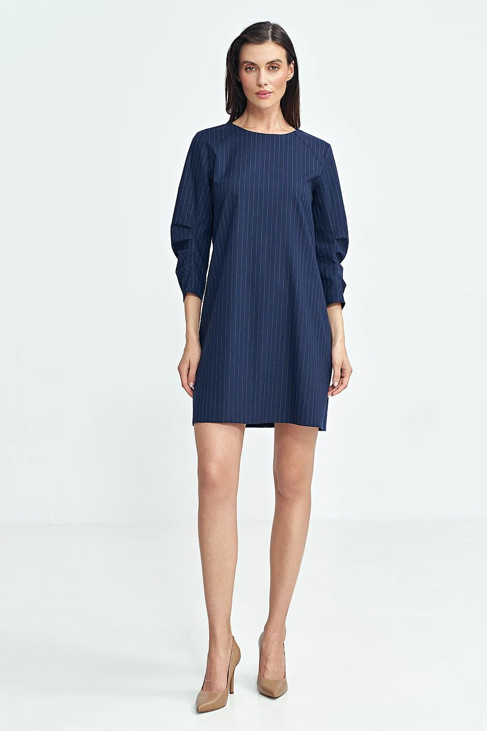 Robe élégante intemporelle longueur genou manches longues encolure ronde tissu rayures bleu marine femme
