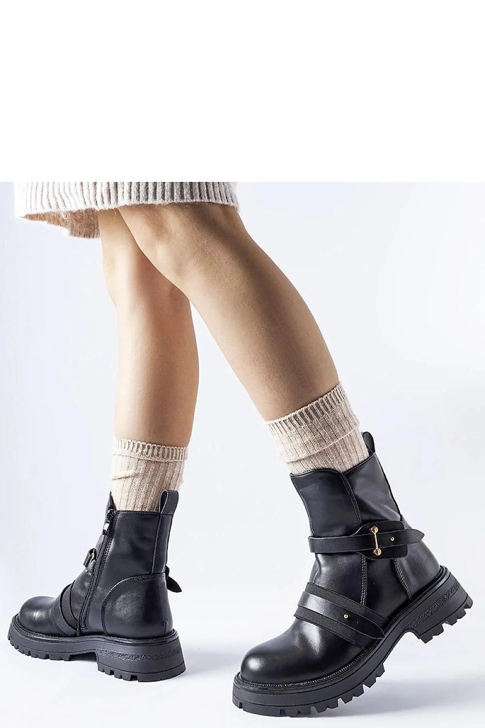 Bottines femmes design moderne élégant cuir noir lisse fermeture éclair métal doré lanières boucles semelle épaisse crantée maintien cheville