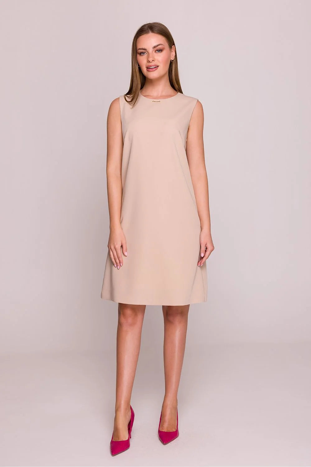 Robe de jour élégante beige sans manches coupé droit trapeze au-dessus du genou doublure femme quotidien