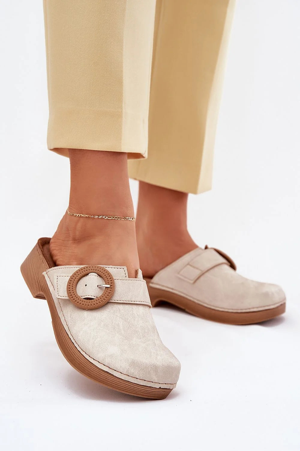 Sabots femmes design élégant moderne sabot cuir suédé beige boucle décorative sangle réglable semelle caoutchouc talon 3.5 cm INBLU