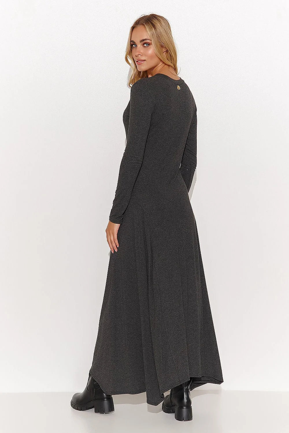 Robe de jour Makadamia longue en viscose couleur gris charbon manches longues col en V dos décoratif femme