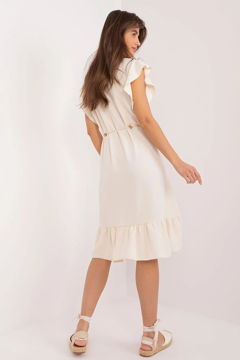 Robe de jour féminine asymétrique crème manches courtes en polyester lisse femme occasion estivale