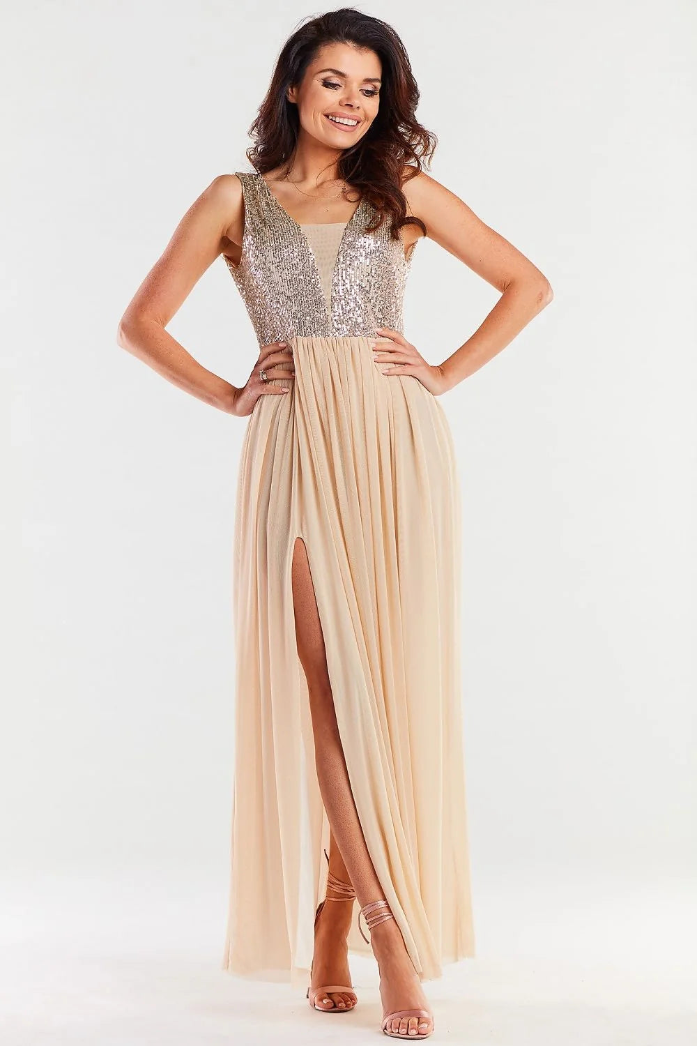 robe longue élégante sans manches dos ouvert pailleté rose poudré décolleté plongeant taille empire jupe fluide mousseline fente