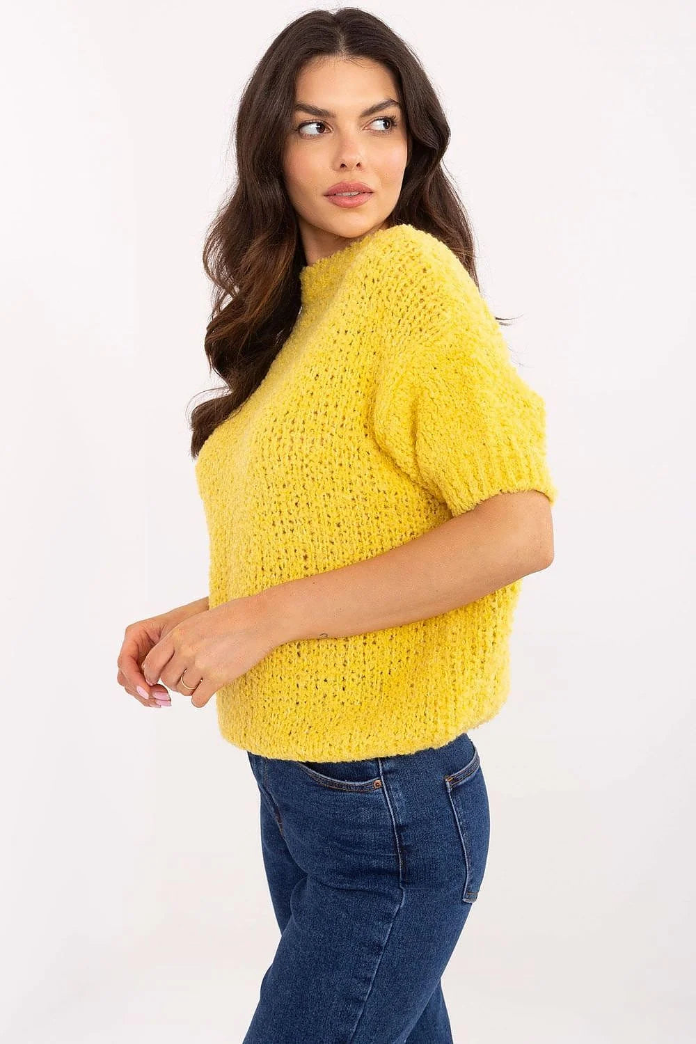 Pull femme ample maille large manches courtes col rond couleur jaune vif style moderne confortable pour quotidien et travail