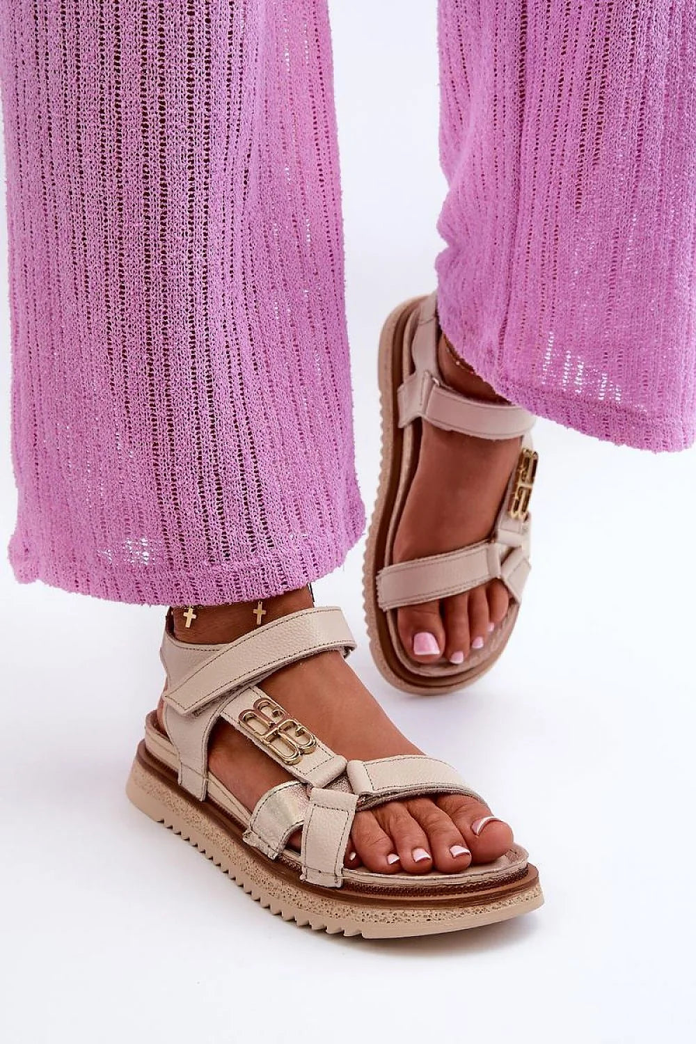 Sandales pour femmes style moderne cuir naturel plateforme 4cm velcro doré beige pantalon mesh rose