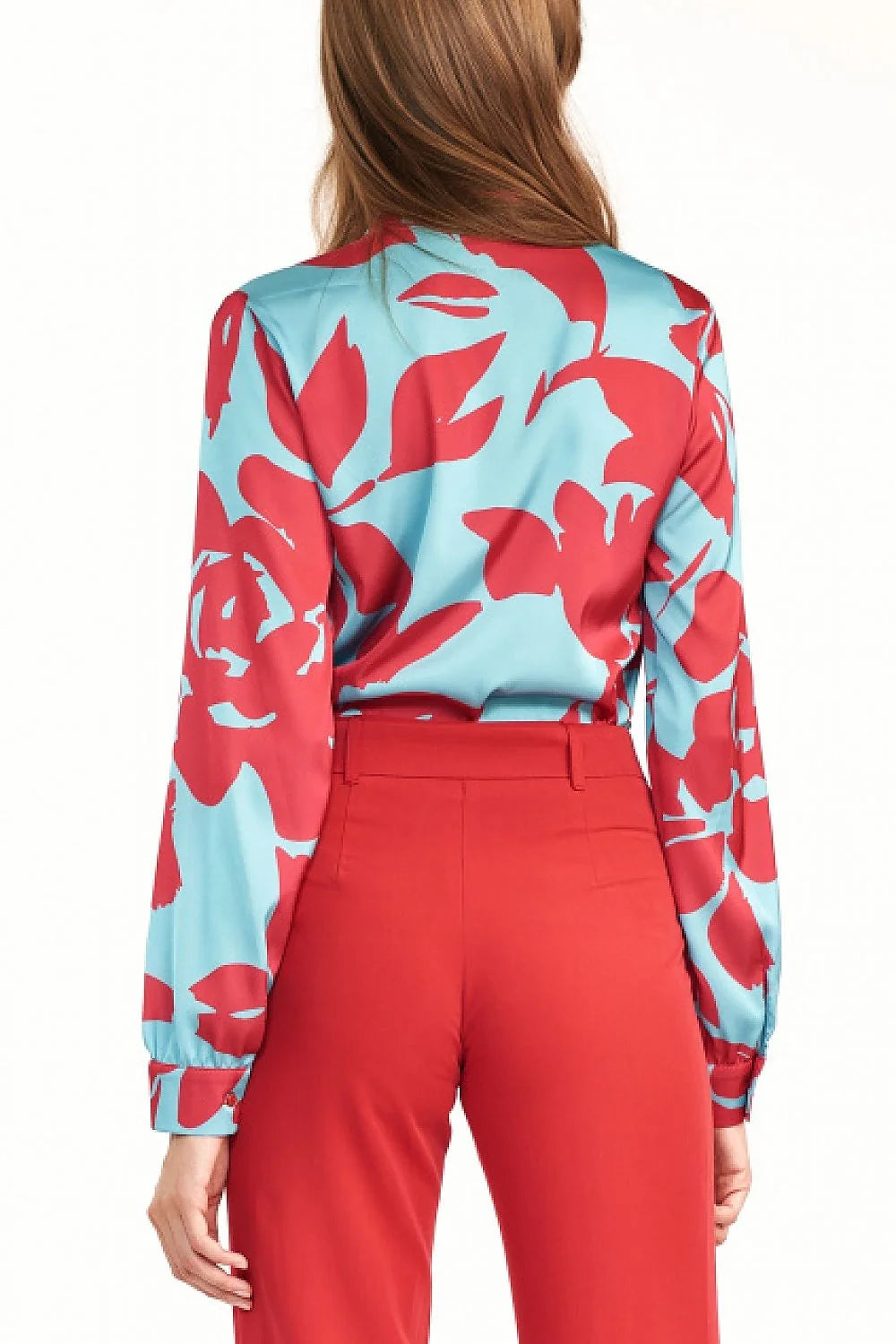 Chemise manche longue Nife chemisier motif police style moderne élégant matériau satin soie couleur bleu ciel rouge vif coupe ajustée femme