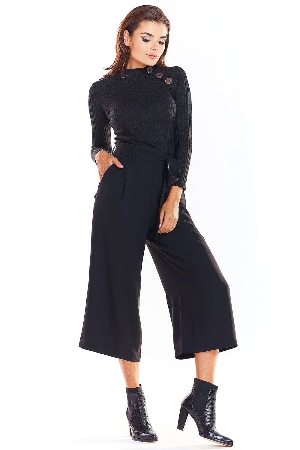 Haut femme tricot côtelé chic ajusté col montant boutons décoratifs jaune moutarde élégant moderne