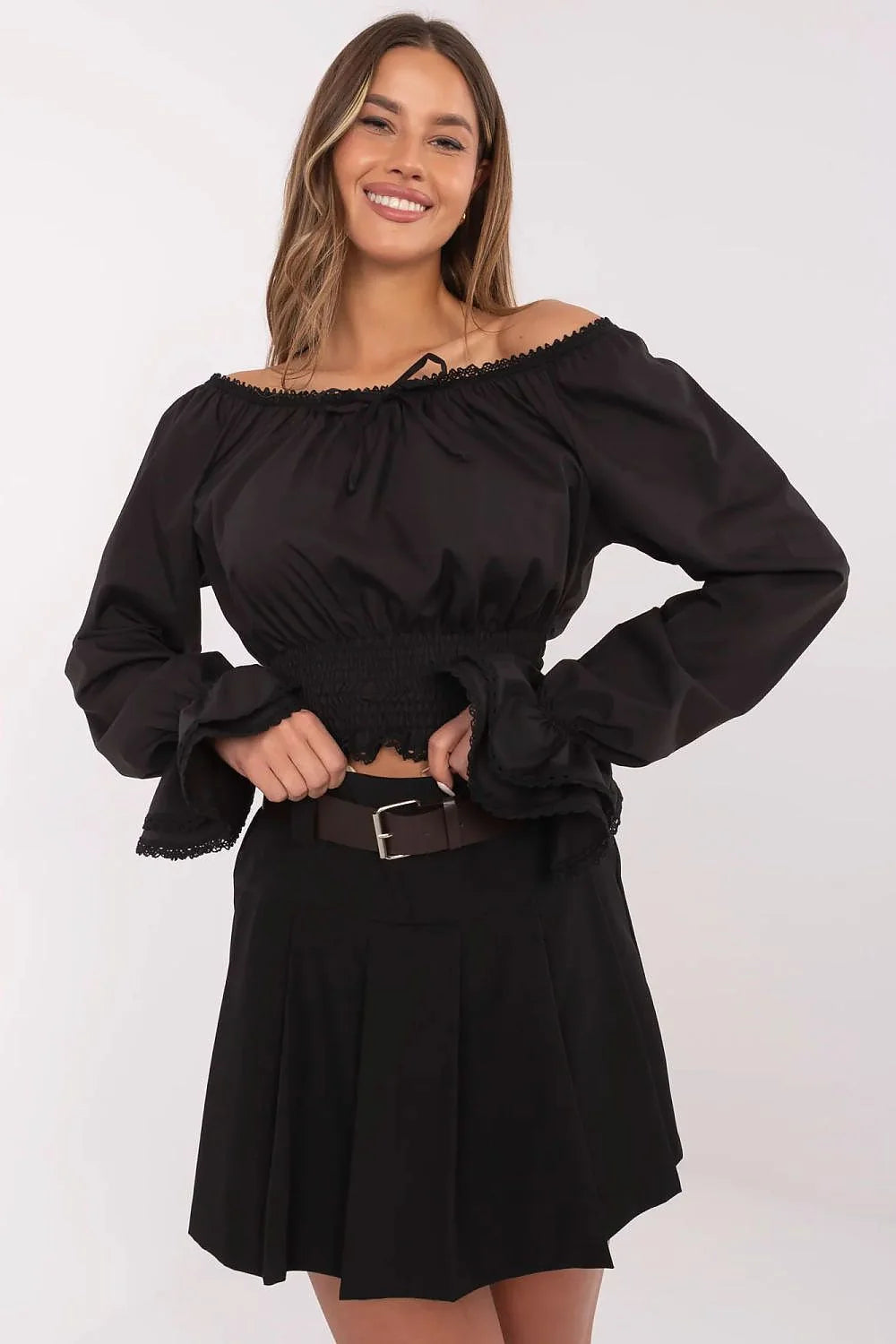 Ensemble féminin off-shoulder manches longues évasées jupe courte flared waist smocké dentelle noire occasion多种 femmes