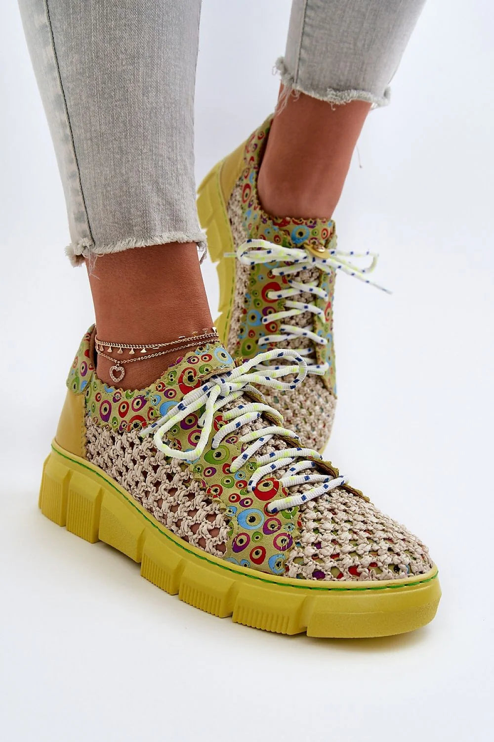Chaussures basses femmes design audacieux artistique motif coloré jaune vert cuir tissu confort port prolongé