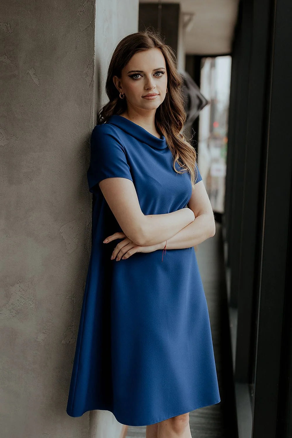 Robe de jour élégante A-ligne manches courtes col bateau couleur bleu turquoise femme polyester élasthanne occasion polyvalente