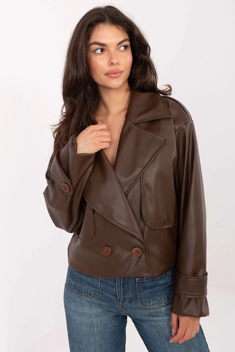 trench court similicuir femme marron chocolat double boutonnage col large revers épaulettes militaire poches rabat manches longues doublée