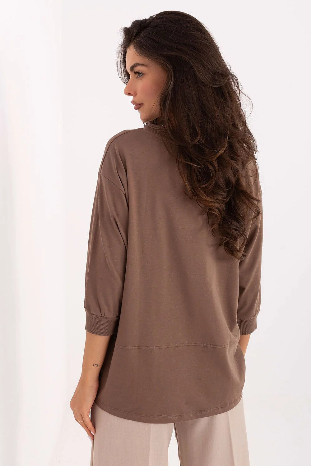 chemisier oversize tunique casual coton doux stretch élasthanne marron moka manches troisquarts col rond côtelé cordons blancs embouts métalliques broderie