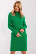 Robe tricotée femme style pull vert vif manches longues silhouette droite longueur genoux matériau côtelé confort hiver occasions multiples