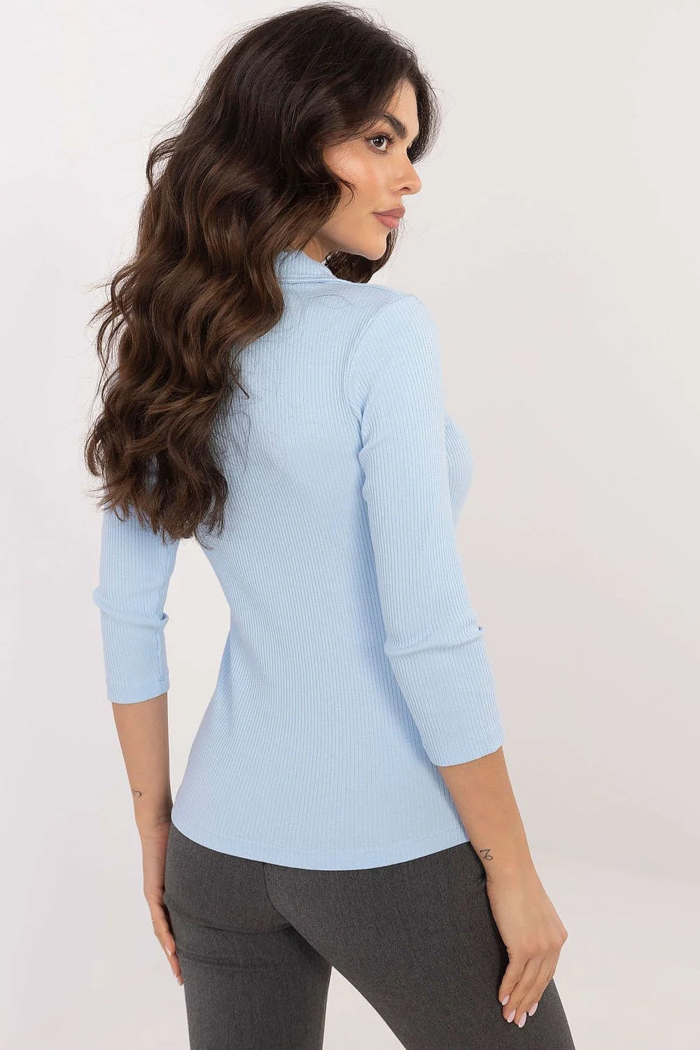 chemisier côtelé bleu pastel manches longues boutons dorés col classique ajusté coton élasthanne stretch confortable soigné sophistiqué polyvalent intemporel